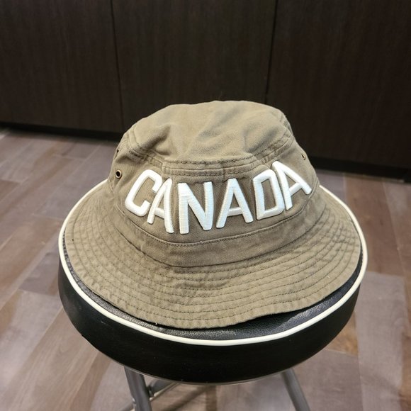 Hudson bay bucket hat Clearance